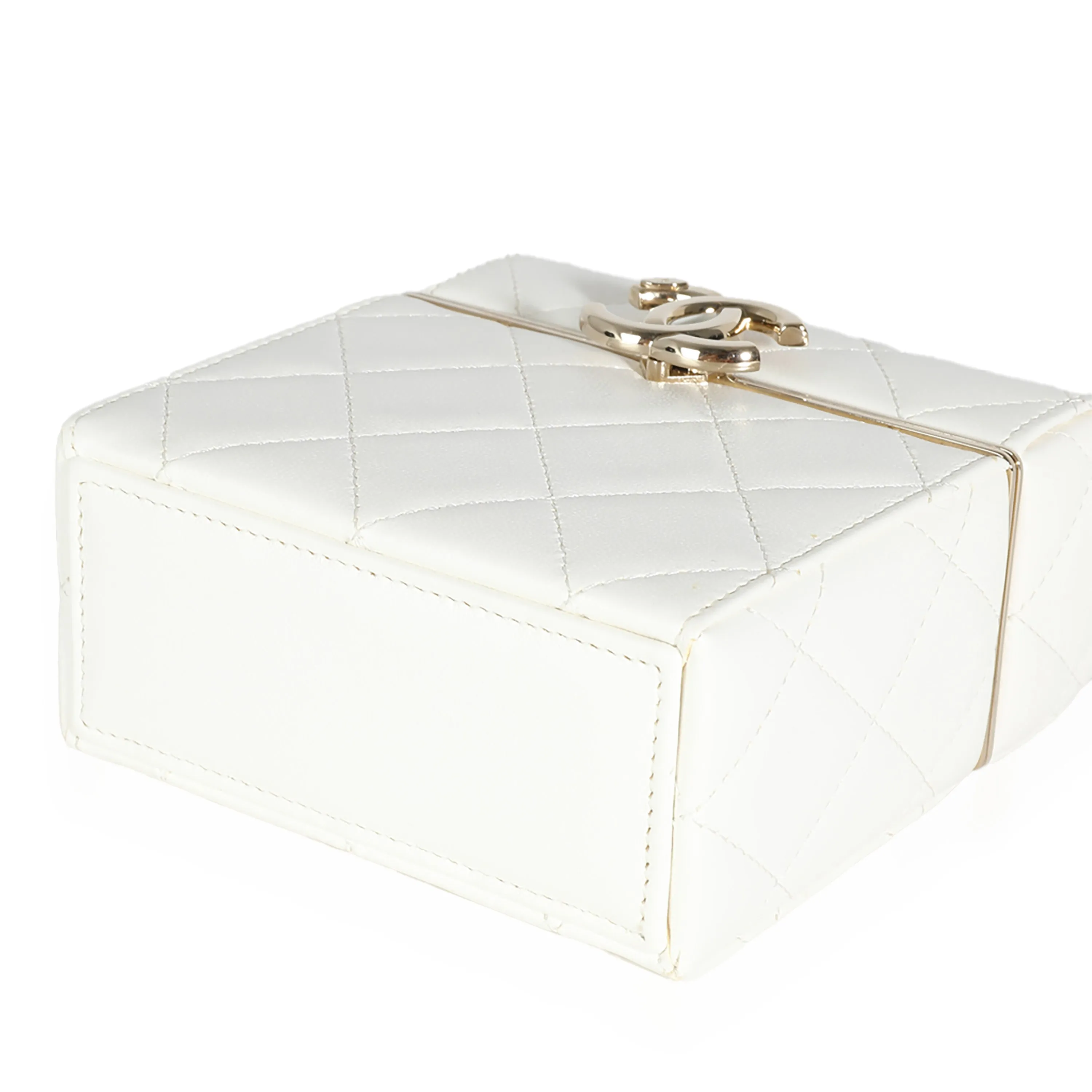 CHANEL 22P White Quilted Lambskin Mini Box Clutch